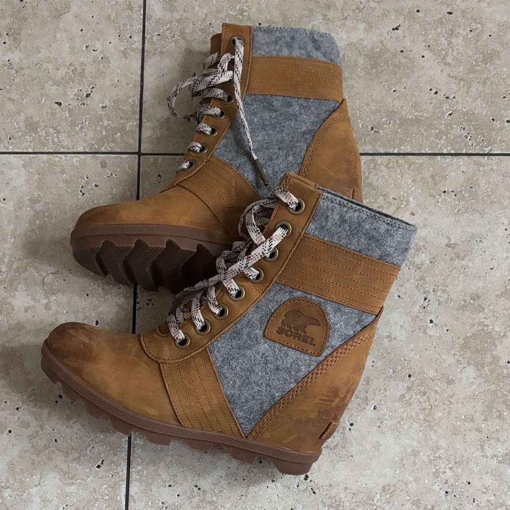 Sorel Women's Brown and Gray Lace Up Boots